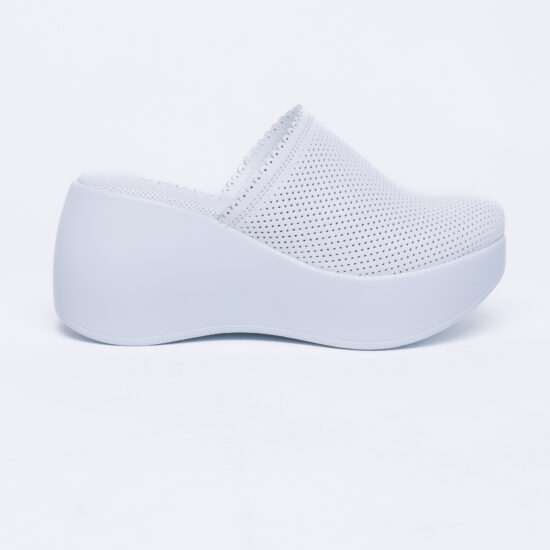 Zuecos sanitarios blancos de piel con plataforma alta | TUASOLEA