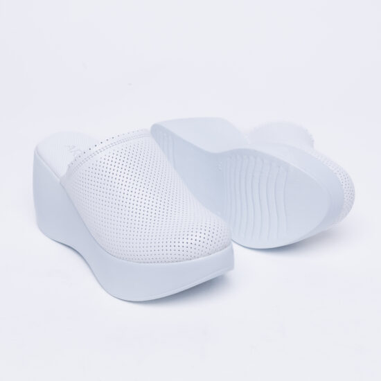 Zuecos sanitarios blancos de piel con plataforma alta | TUASOLEA