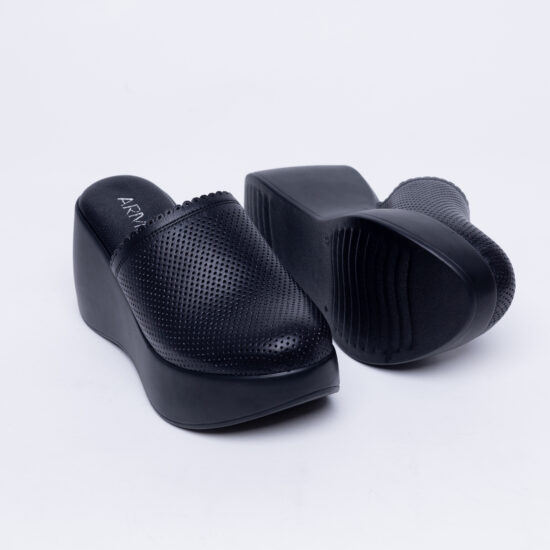 Zuecos sanitarios negros de piel con plataforma alta | TUASOLEA