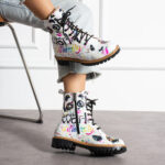 Botas planos de piel blancos para mujer con cordones