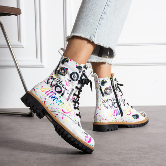 Botas planos de piel blancos para mujer con cordones | TUASOLEA