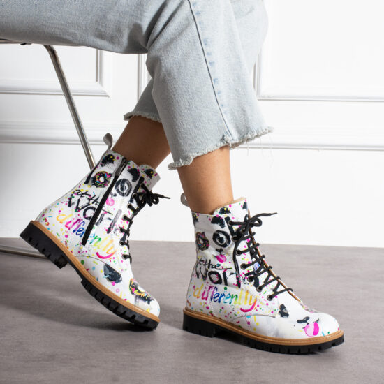 Botas planos de piel blancos para mujer con cordones | TUASOLEA