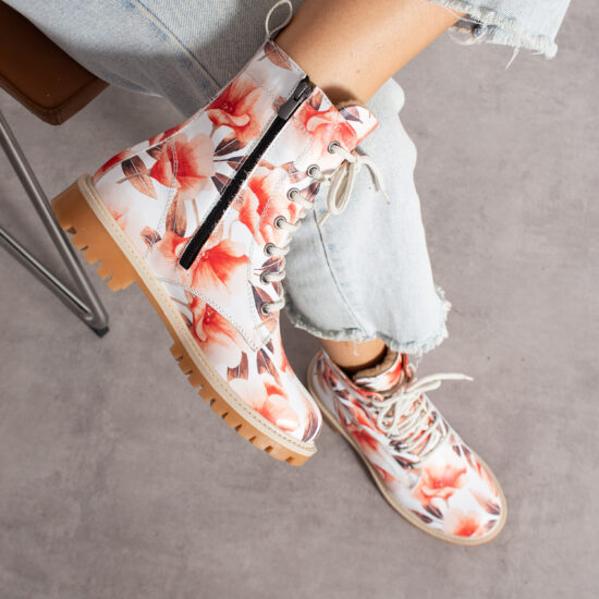 Botas planos de piel blancos para mujer con cordones | TUASOLEA