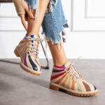 Botines planos de piel beige para mujer con cordones
