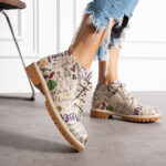 Botines planos de piel beige para mujer con cordones