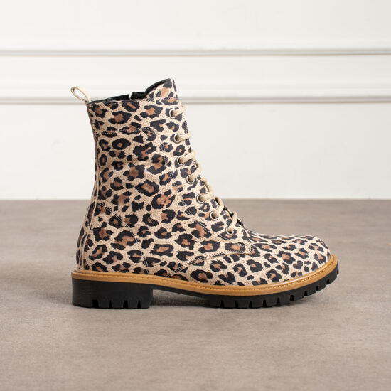 Botas planos de piel con estampado animal print de leopardo para mujer con cordones | TUASOLEA
