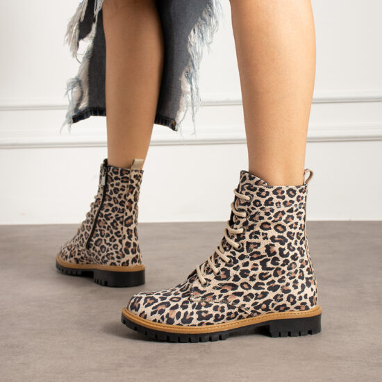 Botas planos de piel con estampado animal print de leopardo para mujer con cordones | TUASOLEA