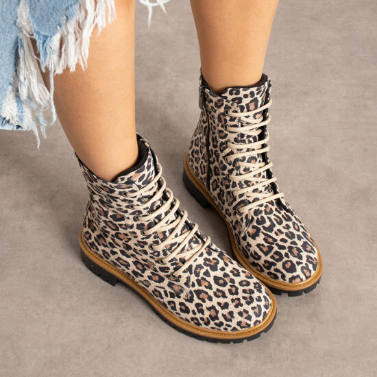 Botas planos de piel con estampado animal print de leopardo para mujer con cordones | TUASOLEA