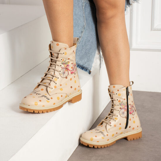 Botas planos de piel beige para mujer con cordones | TUASOLEA