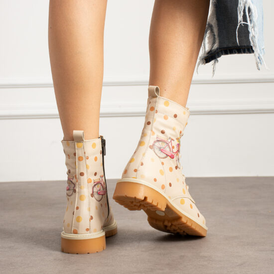 Botas planos de piel beige para mujer con cordones | TUASOLEA