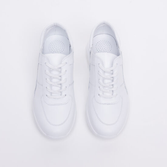 Zapatillas sanitarias blancas de piel ultraligeras y cómodas | TUASOLEA