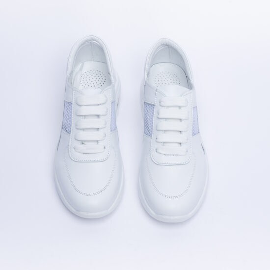 Zapatillas sanitarias blancas de piel ultraligeras y cómodas | TUASOLEA