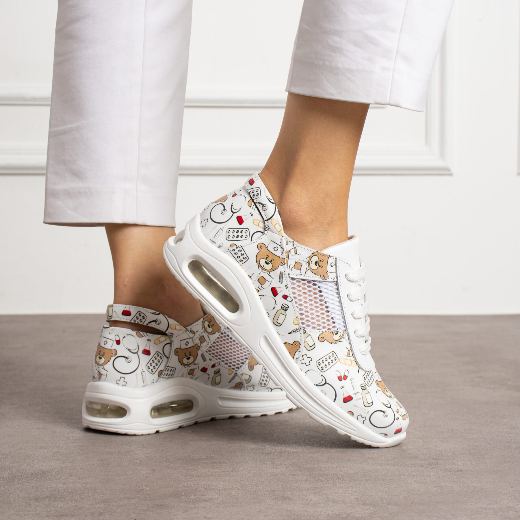 Zapatillas sanitarias blancas ultraligeras para trabajo