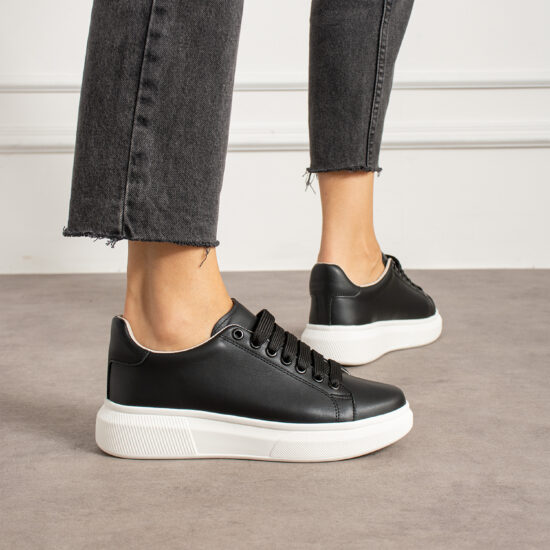 Zapatillas negras casual de piel para mujer | TUASOLEA