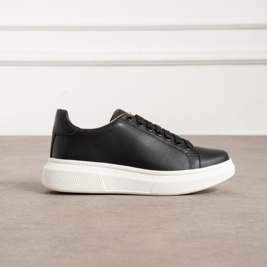 Zapatillas negras casual de piel para mujer | TUASOLEA