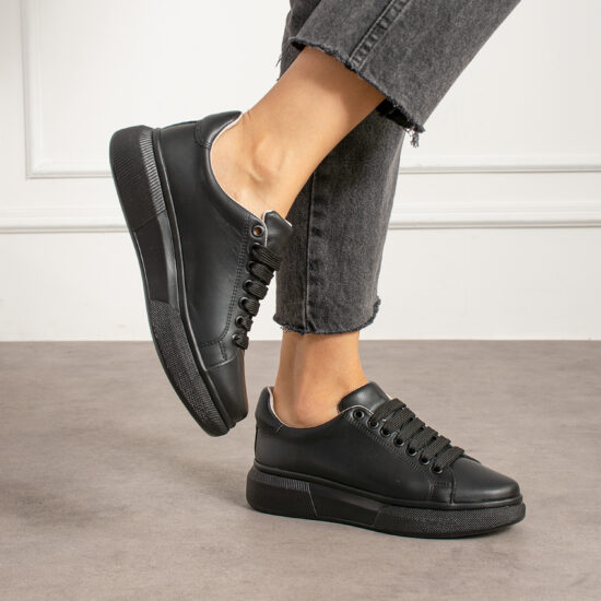 Zapatillas negras casual de piel para mujer | TUASOLEA