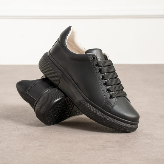 Zapatillas negras casual de piel para mujer | TUASOLEA