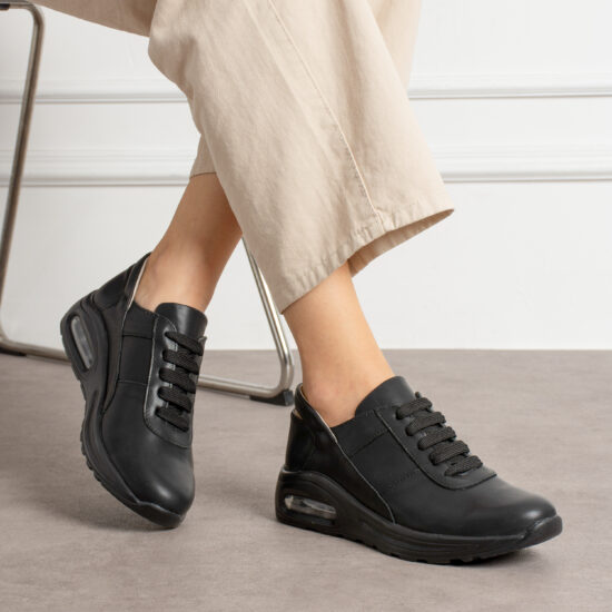 Zapatillas negras casual de piel para mujer | TUASOLEA