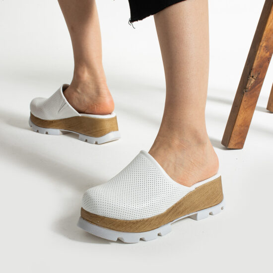 Zuecos cerrados blancos de piel con plataforma efecto madera | TUASOLEA
