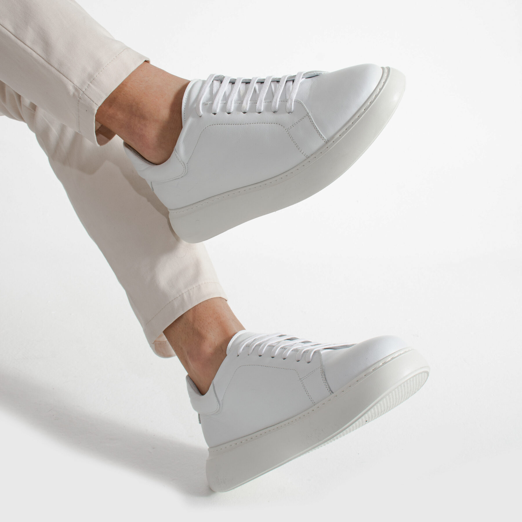 Zapatillas casual para hombre blancas de piel natural