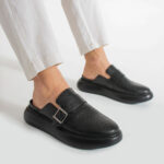 Zuecos negros para hombre de piel natural con hebilla