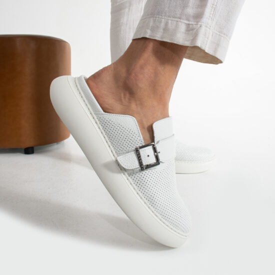 Alternative view of Zuecos blancos para hombre de piel natural con hebilla