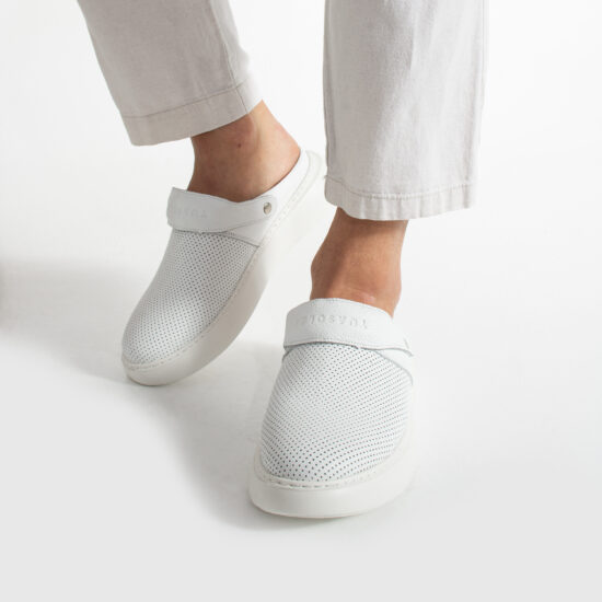 Zuecos blancos para hombre de piel natural con tira trasera | TUASOLEA