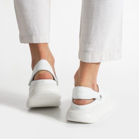 Zuecos blancos para hombre de piel natural con tira trasera | TUASOLEA