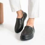 Zuecos negros para hombre de piel natural con tira trasera