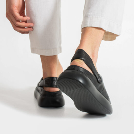 Zuecos negros para hombre de piel natural con tira trasera | TUASOLEA