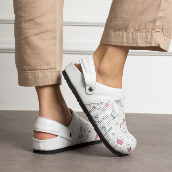 Alternative view of Zuecos sanitarios planos de piel para dentistas