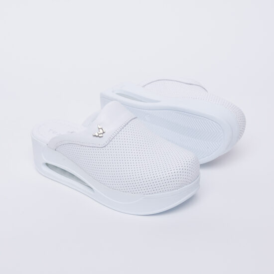 Zuecos sanitarios de piel blanca con plataforma | TUASOLEA