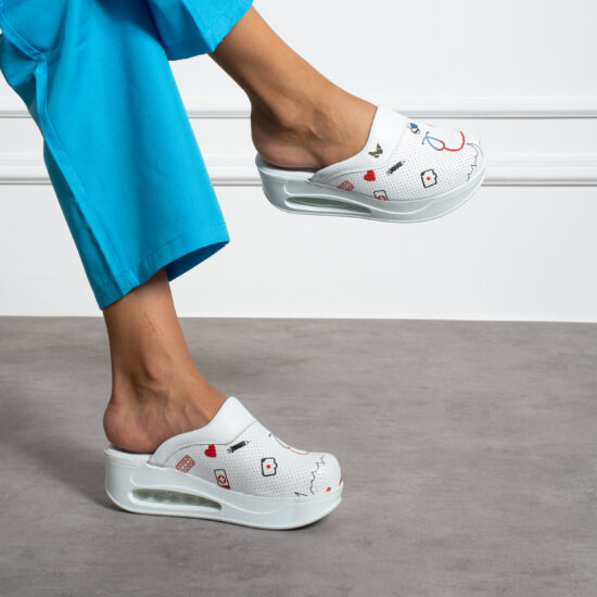 Zuecos sanitarios de piel blanca con plataforma | TUASOLEA