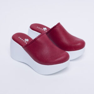 Zuecos sanitarios rojos de piel con plataforma alta Zuecos con plataforma mujer Monocromáticos