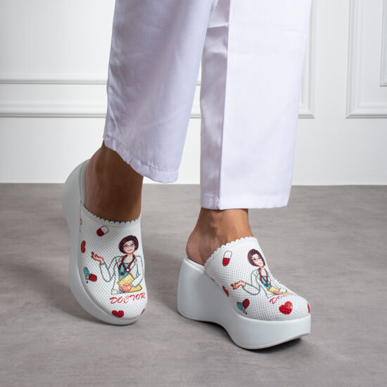 Zuecos sanitarios de piel con plataforma alta | TUASOLEA