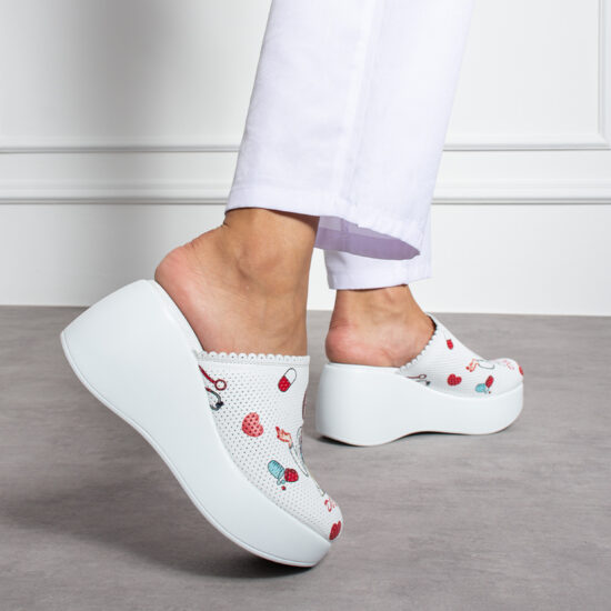 Zuecos sanitarios de piel con plataforma alta | TUASOLEA