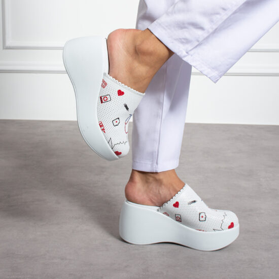 Alternative view of Zuecos sanitarios de piel con plataforma alta