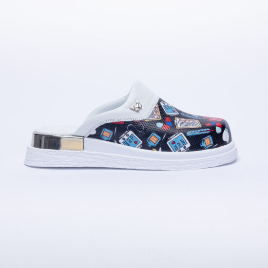 Zuecos sanitarios negros de piel para enfermeras | TUASOLEA