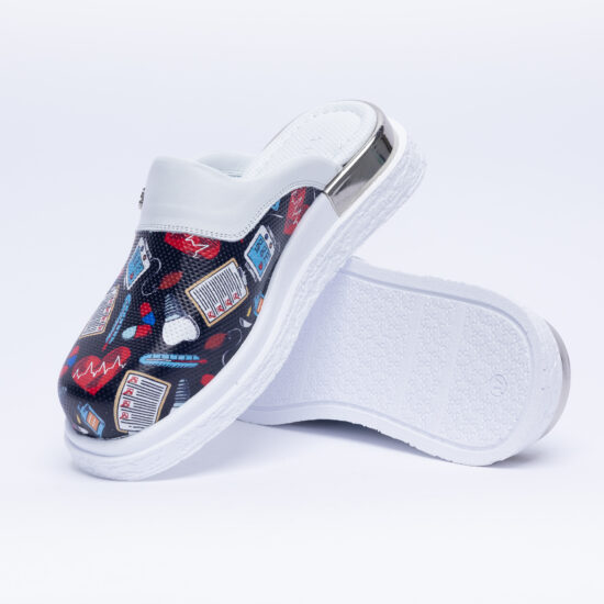 Zuecos sanitarios negros de piel para enfermeras | TUASOLEA