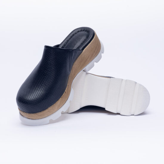 Zuecos cerrados negros de piel con plataforma efecto madera | TUASOLEA