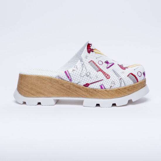 Alternative view of Zuecos cerrados estampados de piel con plataforma efecto madera