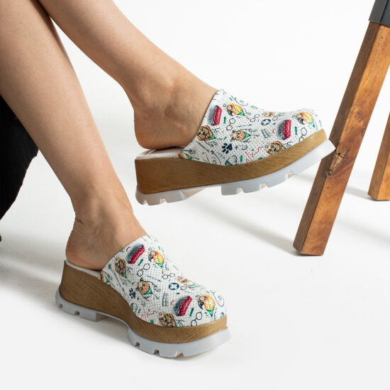 Zuecos cerrados estampados de piel con plataforma efecto madera | TUASOLEA