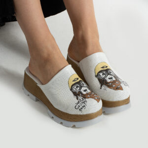 Zuecos cerrados estampados de piel con plataforma efecto madera Sandalias mujer y chanclas Estampados