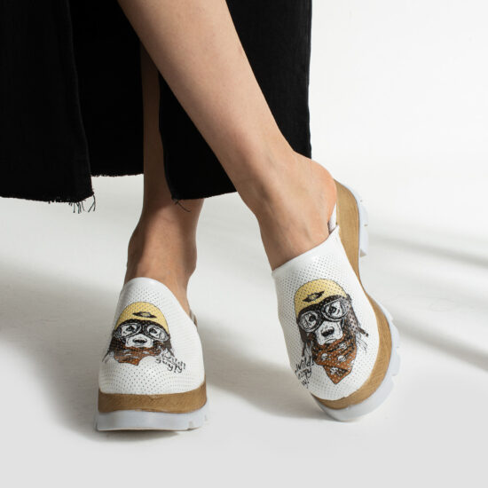 Alternative view of Zuecos cerrados estampados de piel con plataforma efecto madera