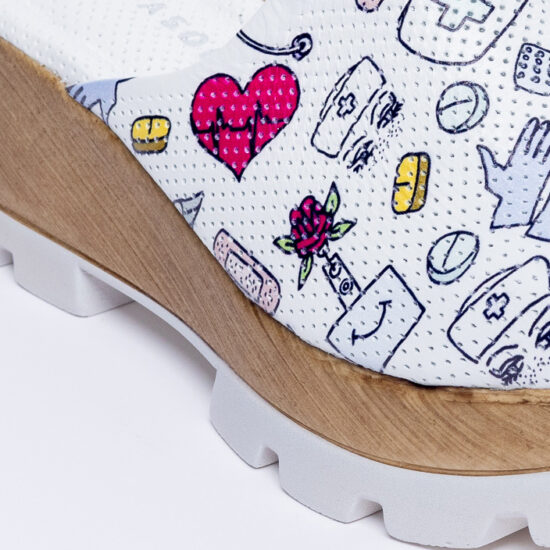 Zuecos cerrados estampados de piel con plataforma efecto madera | TUASOLEA