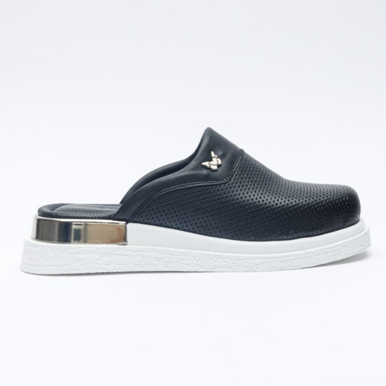 Alternative view of Zuecos cerrados cómodos de piel negros