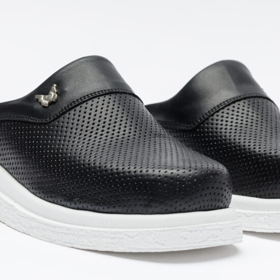 Zuecos cerrados cómodos de piel negros | TUASOLEA