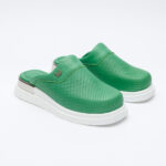 Zuecos cerrados cómodos de piel verde