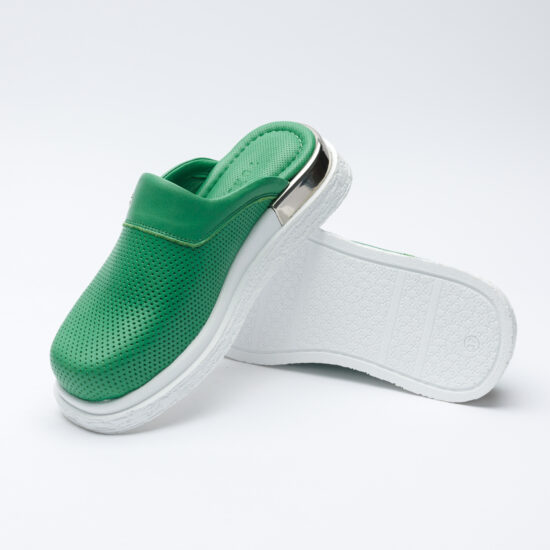 Zuecos cerrados cómodos de piel verde | TUASOLEA