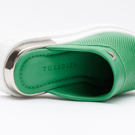 Zuecos cerrados cómodos de piel verde | TUASOLEA